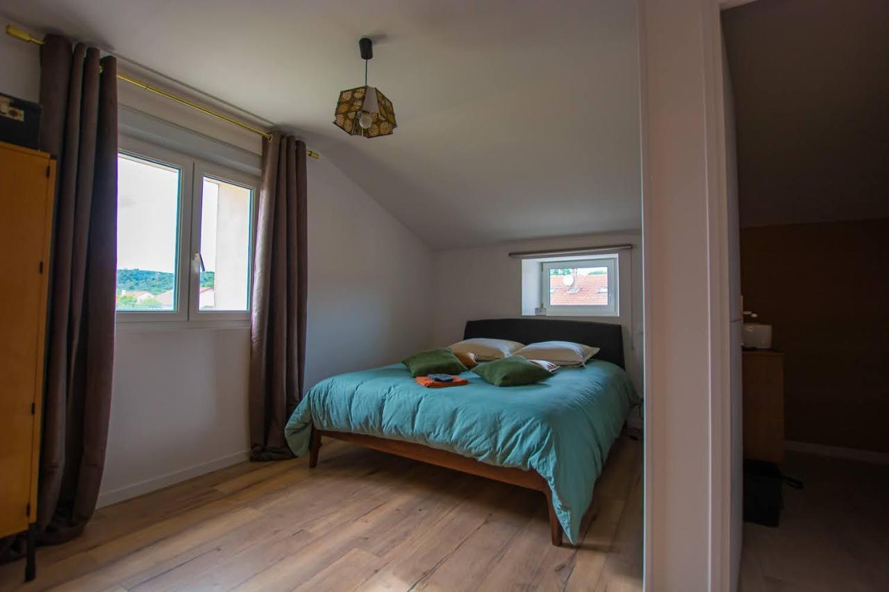 Emilie Une Nuit - 3 Chambres Au 2E Etage - Maison Avec Chats Vandieres  Экстерьер фото